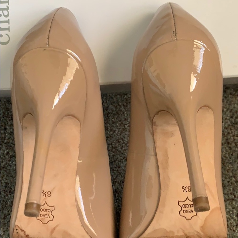 🔥CHARLES DAVID ROSE PATENT SWAY PUMPS🔥 - Picture 3 of 7
